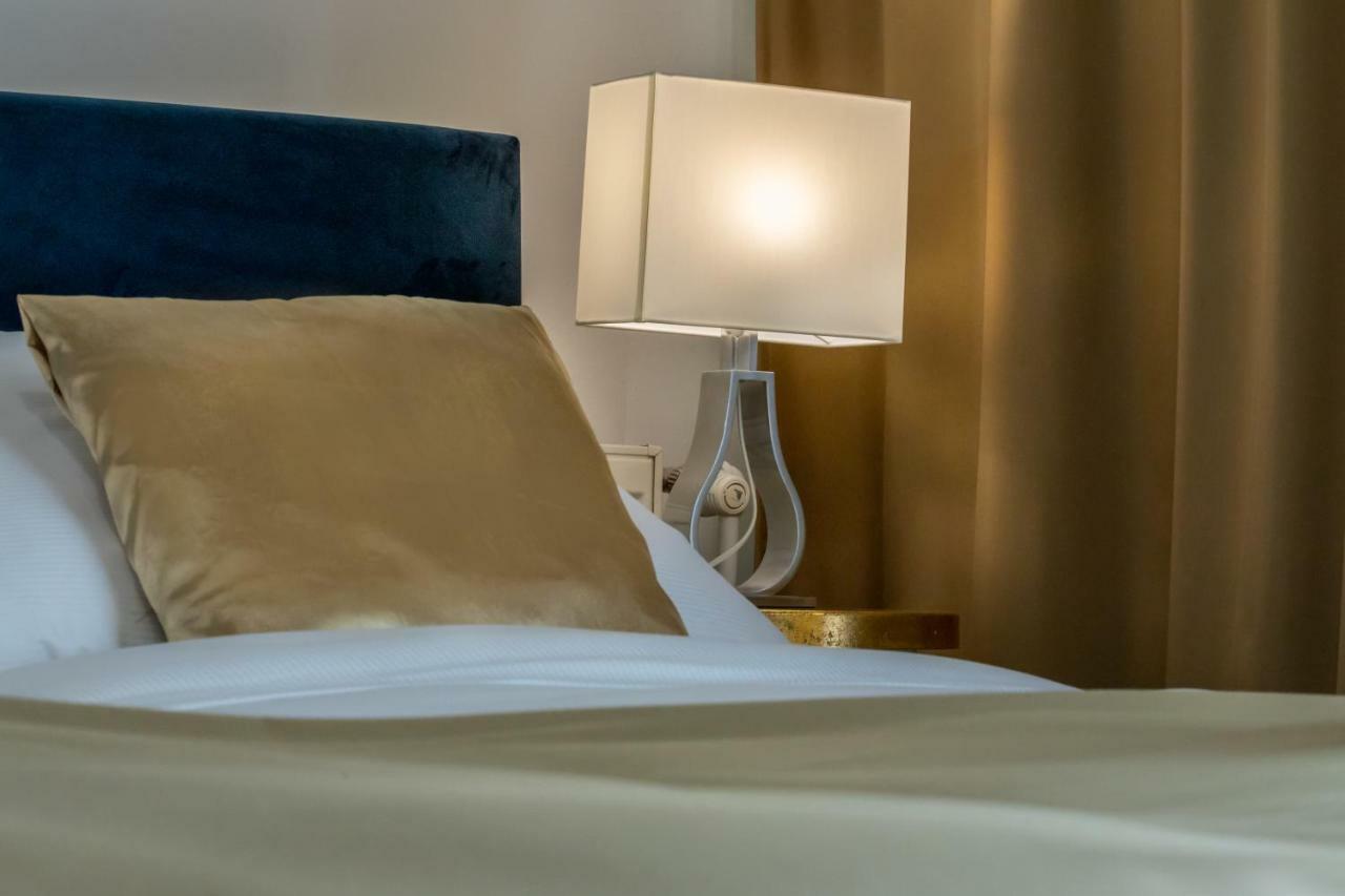 Apart Hotel Golden Apartments Кошице Экстерьер фото
