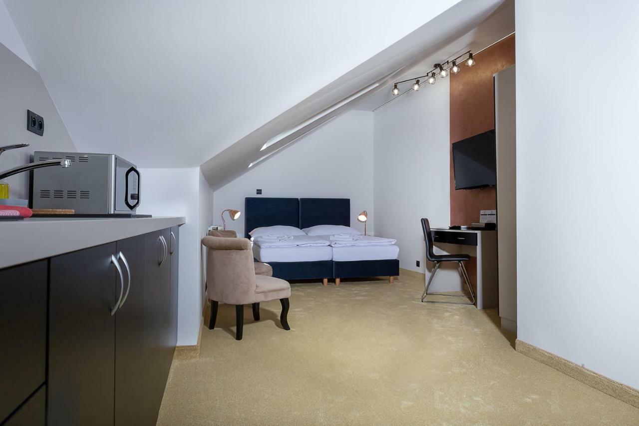 Apart Hotel Golden Apartments Кошице Экстерьер фото