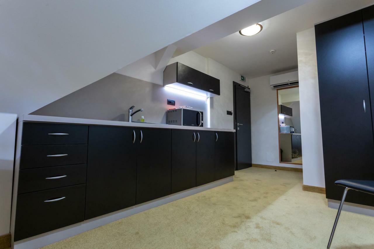 Apart Hotel Golden Apartments Кошице Экстерьер фото