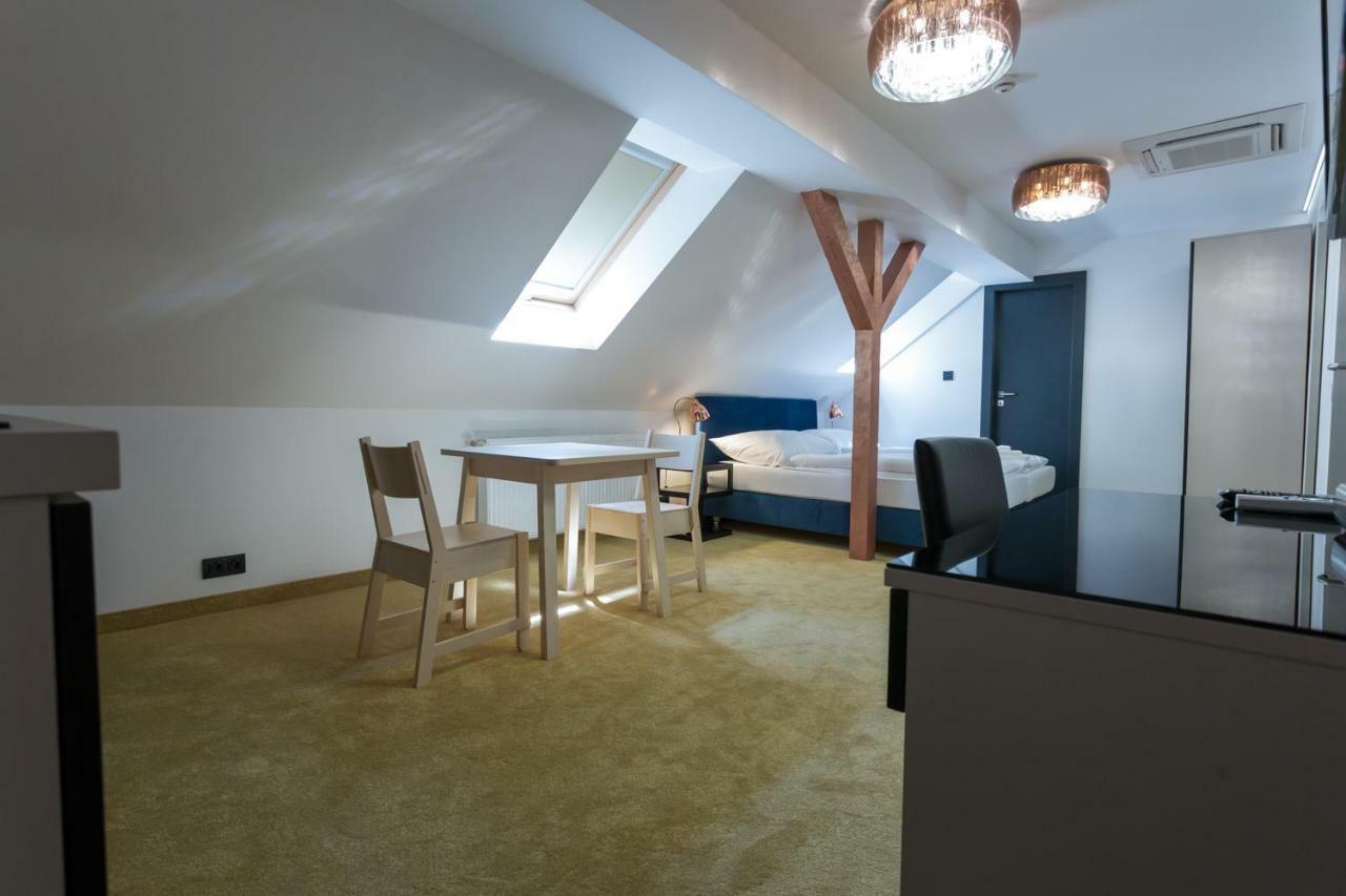 Apart Hotel Golden Apartments Кошице Экстерьер фото